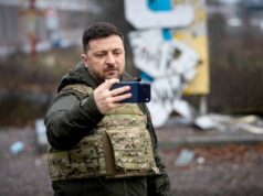 Zelenskyy visita cidade ucraniana da linha de frente semanas depois que a Rússia afirmou ter assumido o controle Zelenskyy visita cidade ucraniana da linha de frente semanas depois que a Rússia afirmou ter assumido o controle