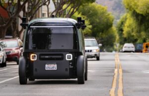 Zoox emite recall de software em cruzamentos de faixas Zoox vehicle on the road