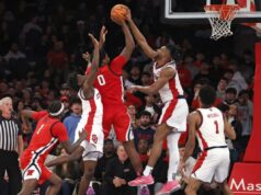 Zuby Ejiofor, do St. John, bloqueia oito chutes em um esforço defensivo dominante Zuby Ejiofor rejeita o chute de Malik Dia para um de seus oito bloqueios durante a vitória do St. John por 63-58 sobre Ole Miss em 6 de dezembro de 2025 no Garden.