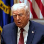 Trump sugeriu que a Ucrânia teria de ceder terras à Rússia, um resultado que Zelensky está a tentar travar.