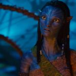 Varang, o líder do Povo Ash interpretado por Oona Chaplin, é uma nova adição ao