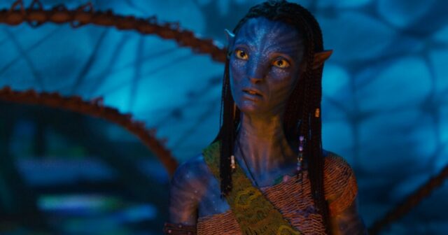 Varang, o líder do Povo Ash interpretado por Oona Chaplin, é uma nova adição ao 