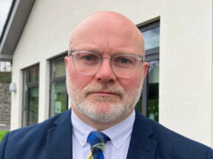 ‘É pior do que Covid’, diz o diretor enquanto 170 alunos ficam doentes em um dia Uma foto de uma criança doente na cama