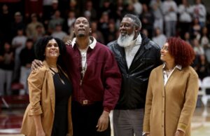 ‘É um lugar especial’: Santa Clara aposenta a camisa 24 de Jalen Williams ‘É um lugar especial’: Santa Clara aposenta a camisa 24 de Jalen Williams