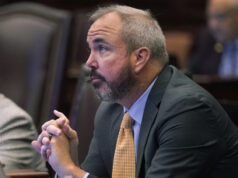 ‘Estamos enfrentando uma derrota quase certa’: o presidente do RNC sabe que o Partido Republicano está ferrado A prefeita eleita de Miami, Eileen Higgins, comemora em uma festa após vencer o segundo turno para prefeito de Miami, terça-feira, 9 de dezembro de 2025, em Miami. (Foto AP/Lynne Sladky)