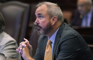 ‘Estamos enfrentando uma derrota quase certa’: o presidente do RNC sabe que o Partido Republicano está ferrado A prefeita eleita de Miami, Eileen Higgins, comemora em uma festa após vencer o segundo turno para prefeito de Miami, terça-feira, 9 de dezembro de 2025, em Miami. (Foto AP/Lynne Sladky)