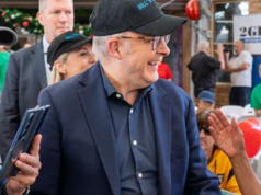 ‘Este Natal é diferente’, diz Albanese enquanto serve refeições festivas Albanese compartilhou fotos suas servindo o almoço de Natal no Bill Crews e na Exodus Foundation com o primeiro-ministro de NSW, Chris Minns.