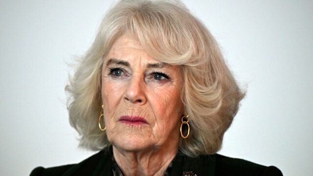 Rei Charles com Camilla no dia de Natal.