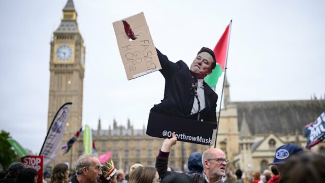 O presidente francês, Emmanuel Macron, disse que a Europa “se manterá firme contra a pressão” e protegerá os europeus.