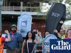 ‘Nossa indústria foi minada’: protesto de trabalhadores de videogame no The Game Awards ‘Nossa indústria foi minada’: protesto de trabalhadores de videogame no The Game Awards