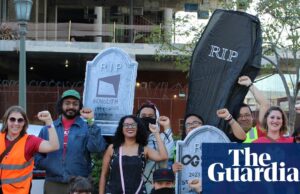 ‘Nossa indústria foi minada’: protesto de trabalhadores de videogame no The Game Awards ‘Nossa indústria foi minada’: protesto de trabalhadores de videogame no The Game Awards