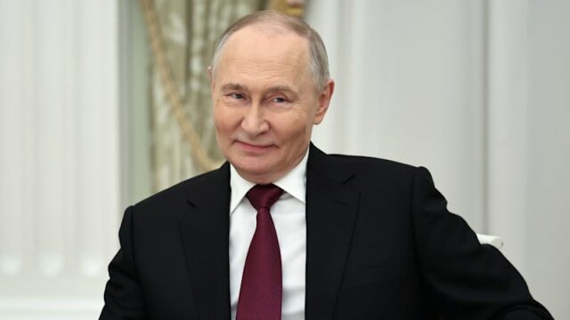 No Kremlin, na terça-feira, antes da reunião com Putin, da esquerda para a direita: o conselheiro de política externa russo, Yuri Ushakov; Kushner; o enviado do Kremlin, Kirill Dmitriev; e Witkoff.