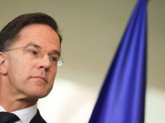 ‘Somos o próximo alvo da Rússia’: Chefe da OTAN alerta Europa para estar preparada para a guerra O presidente francês Emmanuel Macron, ao centro, participa de uma videoconferência com o primeiro-ministro britânico Keir Starmer, na quinta-feira.