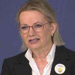 O líder da oposição, Sussan Ley, convidou o primeiro-ministro Anthony Albanese a sentar-se e desenvolver o que é necessário para uma comissão real federal no alegado ataque terrorista em Bondi Beach.