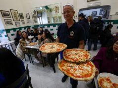 ‘Um gesto de amor’: a culinária italiana entra na lista do patrimônio cultural da UNESCO O Coliseu é iluminado durante uma instalação de luz especial