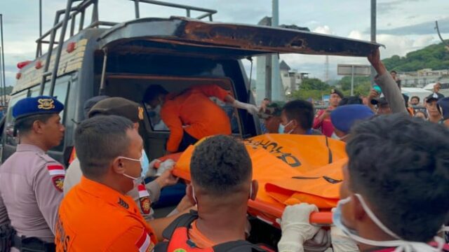 1 corpo da criança do treinador de Valência encontrado com 1 corpo da criança do treinador de Valência encontrado com o corpo do navio KLM Princess Sakina