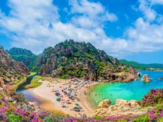 10 destinos de viagem subestimados para visitar em 2026, de acordo com especialistas Blue Lagoon on Comino Island in Malta.