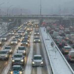 A neve causou estragos nas estradas de Paris.