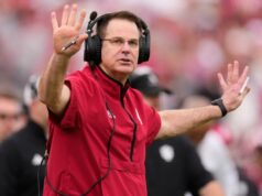 Previsões, escolhas e probabilidades das semifinais do College Football Playoff de 2025-26 O quarterback do Oregon, Dante Moore