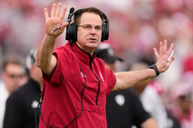 Previsões, escolhas e probabilidades das semifinais do College Football Playoff O quarterback do Oregon, Dante Moore