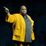 O ex-san franciscano Yahya Abdul-Mateen II estrela como o Homem Maravilha na nova série de super-heróis da Marvel. (Maravilha)