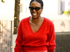 21 suéteres vermelhos aprovados por ‘It’ Girl que elevam instantaneamente os jeans suéter