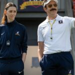 4ª temporada de 'Ted Lasso' define lançamento no verão e revela mais fotos iniciais enquanto Jason Sudeikis retorna a Richmond