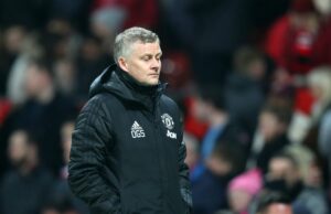 50 por cento do verdadeiro motivo do fracasso de Ole Gunnar Solskjaer no Man Utd ainda está no clube O técnico do Manchester United, Michael Carrick, comemora no final da partida da Premier League entre Manchester United e Arsenal em Old Trafford, em 2 de dezembro de 2021
