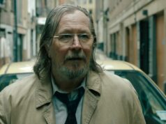 A 6ª temporada de ‘Slow Horses’ enfrenta grandes mudanças com a saída do redator principal A man in a tan trench coat stands in a city alley