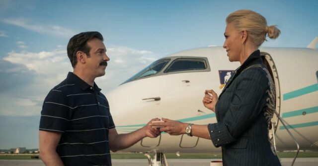 A Apple TV compartilha a primeira olhada na quarta temporada de Ted Lasso, que vai ao ar neste verão
