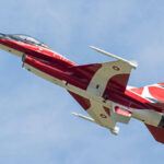 Vista frontal 3/4 do F-35A Lightning II em vôo