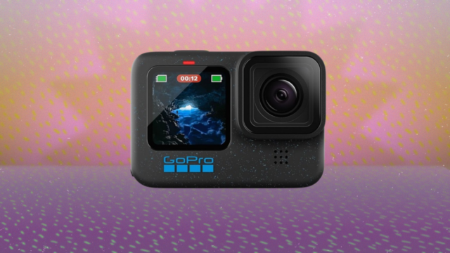 A GoPro Hero12 Black é uma das melhores câmeras de ação e está com 42% de desconto no momento
