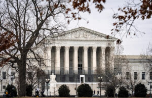 A Suprema Corte apoia a polícia de Montana em exigências de mandado durante emergências Yahoo news home