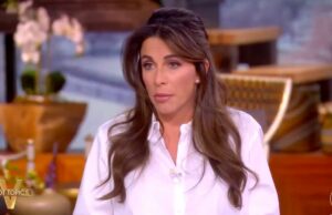 A apresentadora de ‘The View’, Alyssa Farah Griffin, diz que os democratas desperdiçaram a chance de processar Trump: ‘Eles sabiam que tinham uma janela de 4 anos’ | Vídeo Jasmine Crockett em