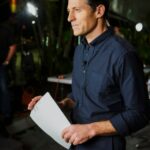 A audiência do 'CBS Evening News' cai na primeira semana sob o comando de Tony Dokoupil