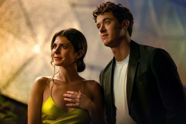 A autora de 'Pessoas que conhecemos nas férias' Emily Henry revela que uma cena de sexo de “nível Titanic” foi cortada do filme depois que os puritanos do público de teste não aprovaram
