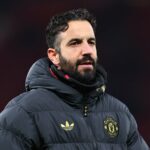 Distintivo do Manchester United dentro do túnel