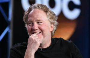 A busca por Timothy Busfield, acusado de abuso sexual infantil, agora inclui o US Marshals Service: relatórios A busca por Timothy Busfield, acusado de abuso sexual infantil, agora inclui o US Marshals Service: relatórios