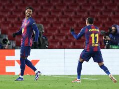 A cobrança de falta de Marcus Rashford ajuda o Barcelona a garantir vaga nas oitavas de final da Liga dos Campeões O técnico do Manchester United, Ruben Amorim, dando instruções a Marcus Rashford.
