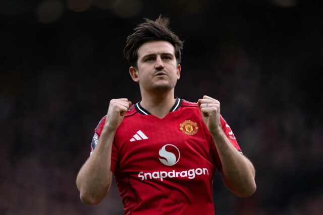 Harry Maguire comemora gol pelo Manchester United.