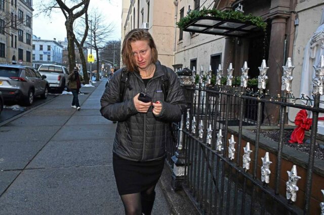 A defensora da habitação em Nova York, Cea Weaver, deve A defensora da habitação em Nova York, Cea Weaver, deve confessar suas crenças e explicá-las aos eleitores legitimamente preocupados