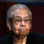 A delegada da DC, Eleanor Holmes Norton, encerra campanha de reeleição em meio à pressão para se aposentar