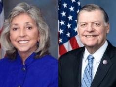 A deputada Dina Titus ganha impulso na lei FAIR BET enquanto o republicano Tom Cole apóia o imposto sobre jogos de azar A deputada Dina Titus ganha impulso na Lei FAIR BET enquanto o republicano Tom Cole apóia o imposto sobre jogos de azar. Retratos oficiais lado a lado de dois legisladores dos EUA em frente a bandeiras americanas: uma mulher de jaqueta azul à esquerda e um homem de terno escuro e gravata azul clara à direita.
