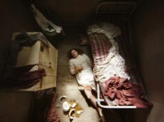 A diretora Alli Haapasalo fala sobre a estreia de destaque em Göteborg ‘Tell Everyone’, um drama de época que é ‘tão relevante’ hoje e que ganha um trailer (EXCLUSIVO) A diretora Alli Haapasalo fala sobre a estreia de destaque em Göteborg 'Tell Everyone', um drama de época que é 'tão relevante' hoje e que ganha um trailer (EXCLUSIVO)