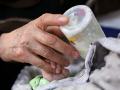 A empresa francesa Lactalis é a última a fazer recall de fórmula para bebês em meio ao medo de contaminação A empresa francesa Lactalis é a última a fazer recall de fórmula para bebês em meio ao medo de contaminação