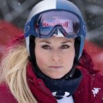 A esquiadora Lindsey Vonn bate e machuca o joelho uma semana antes do retorno das Olimpíadas de Inverno