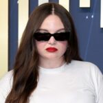 A estrela de 'Hacks' Meg Stalter exclui o TikTok após reivindicar que nova propriedade nos EUA está bloqueando vídeos sobre o ICE; Plataforma afirma que a interrupção é devido a queda de energia