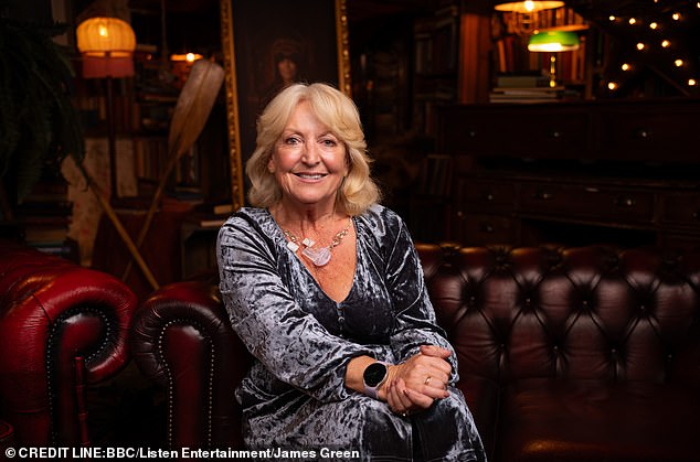 A estrela de Os Traidores, Fiona, ajudou a salvar uma A estrela de Os Traidores, Fiona Hughes, ajudou a salvar uma mulher que estava presa no trabalho sexual e vítima de violência doméstica como parte de seu trabalho como conselheira