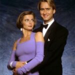 A estrela dos Riders, Marcus Gilbert, faleceu aos 67 anos após uma batalha contra o câncer (foto com a co-estrela Annabel Giles no show de 1993)