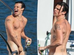 A estrela pop Yungblud tira suas roupas e descobre tudo durante uma festa selvagem em um iate particular A estrela pop Yungblud tira suas roupas e descobre tudo durante uma festa selvagem em um iate particular